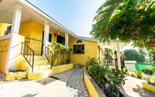 # 4082 - Rustic Three Bedroom Home near Downtown San Ignacio, Cayo, Belize Cayo