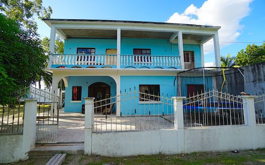 4 Bed 2 bath duplex in Orange Walk