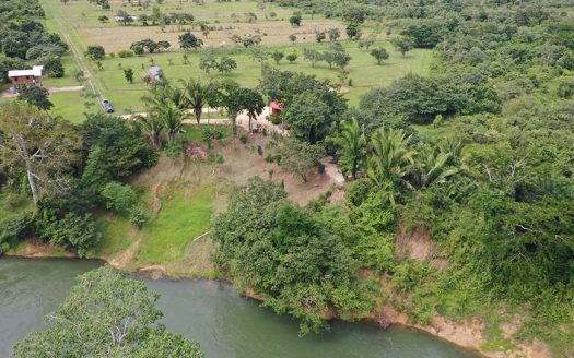 30 Acres With Home| Secluded Home On The Belize River all