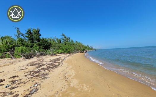 PL0049 - 19 Acres of secluded beachfront property