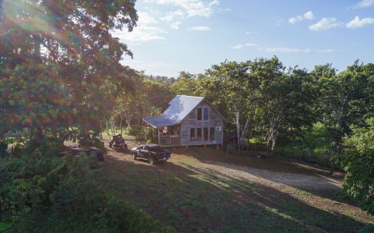 2.4-Acre W/ A Cozy Chalet-Style Cabin In Calla Creek Village House