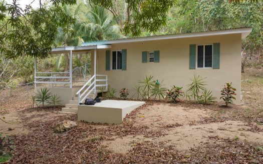 Lovely Home With Income Potential Near The Highway In Teakettle Cayo